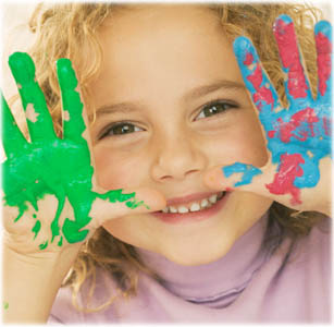 bambini-mani-colorate